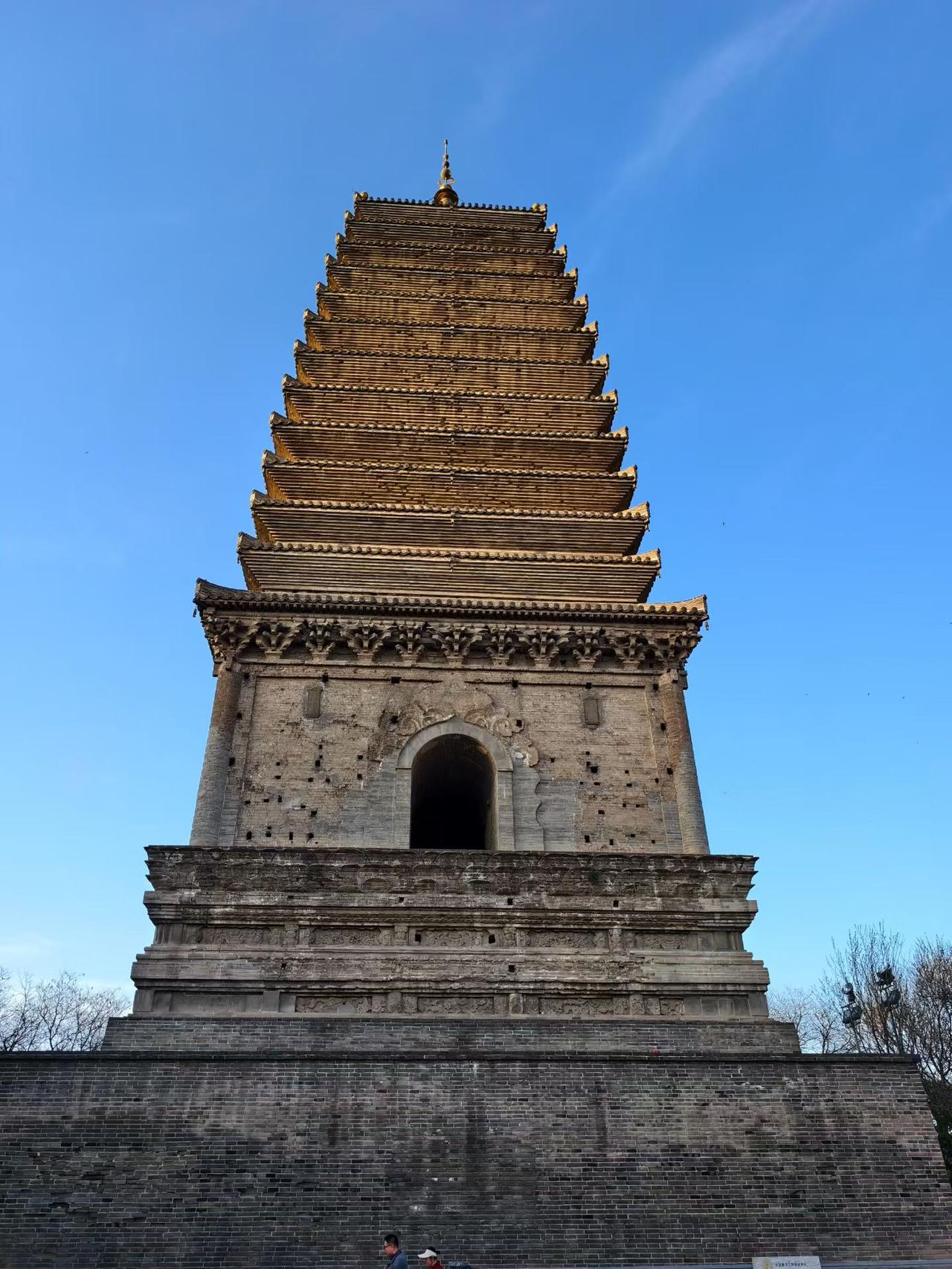 朝阳的文保还真的不少。慕容街连着南北两座古塔，这可是难得的辽塔。慕容街是金庸题写