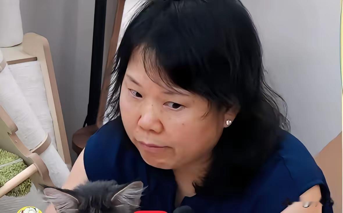 通过张家齐妈妈日常和女儿相处时的画面和上节目后的妆造对比，惊觉捯饬和化妆的重要性
