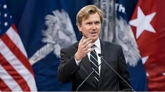 美国还是有头脑清醒的人的，美鹰派专家科尔比告诫美国人：别上俄、印、欧的当了，如果