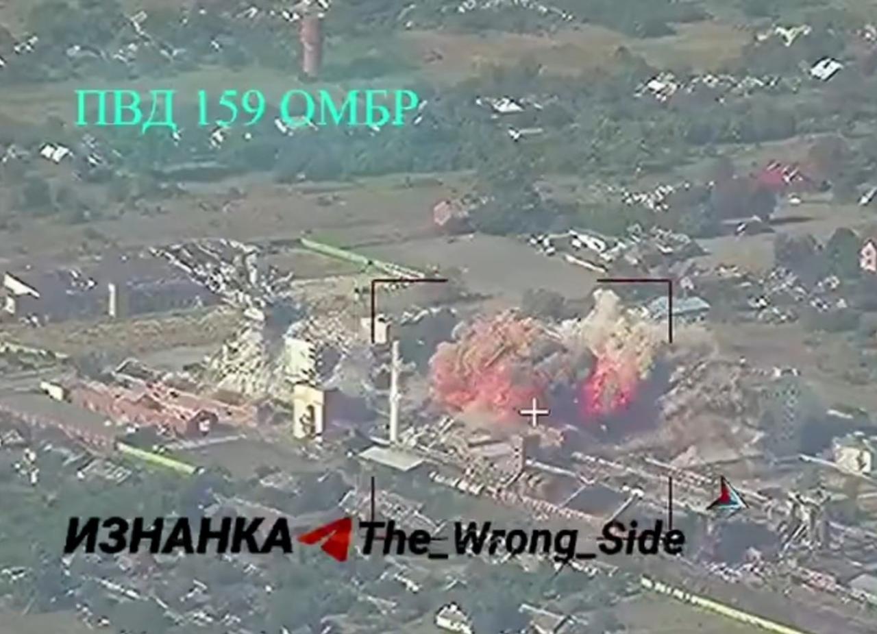 乌军第159独立机械化旅的一些士兵刚钻入大楼，就被俄军火力覆盖了，全部阵亡。