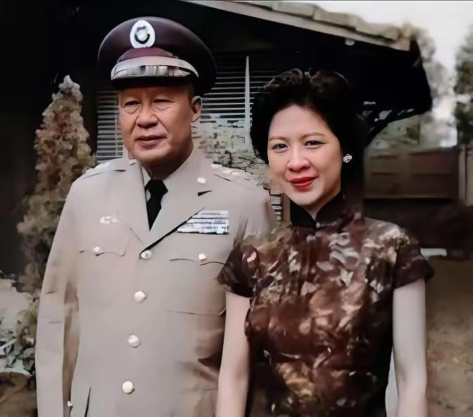 这是白崇禧和妻子马佩璋的真实样貌，都看看吧，这可不是演员扮演的。马佩璋出身名