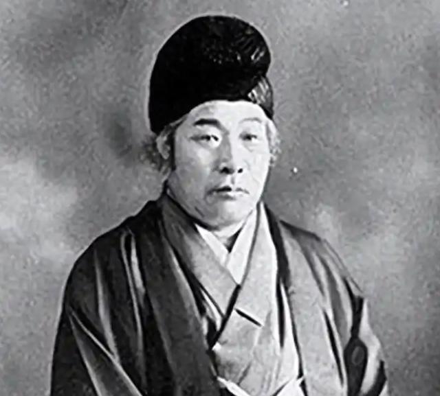 怪不得日本这么着急想跟咱们打一仗，日本出了个特别神的预言家叫王仁三郎，他最出名的