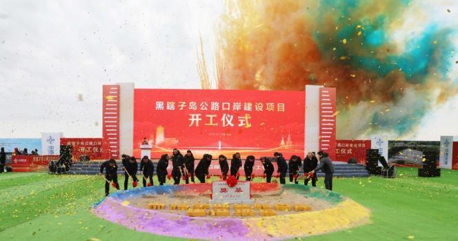 普京刚乘机回国，就给了中国一份重礼，出乎所有人的预料。普京在中国逗留4天之久，刚