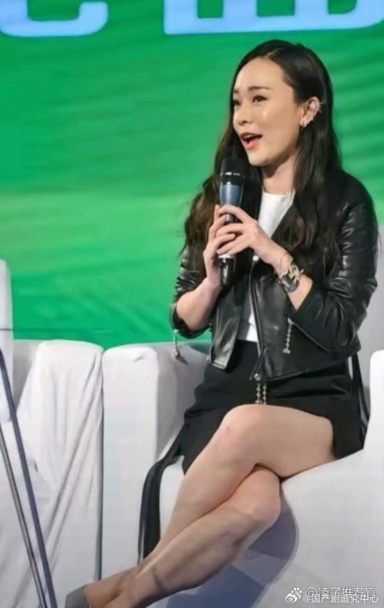 我的老天爷啊，霍思燕这腿的姿势一般人确实做不到