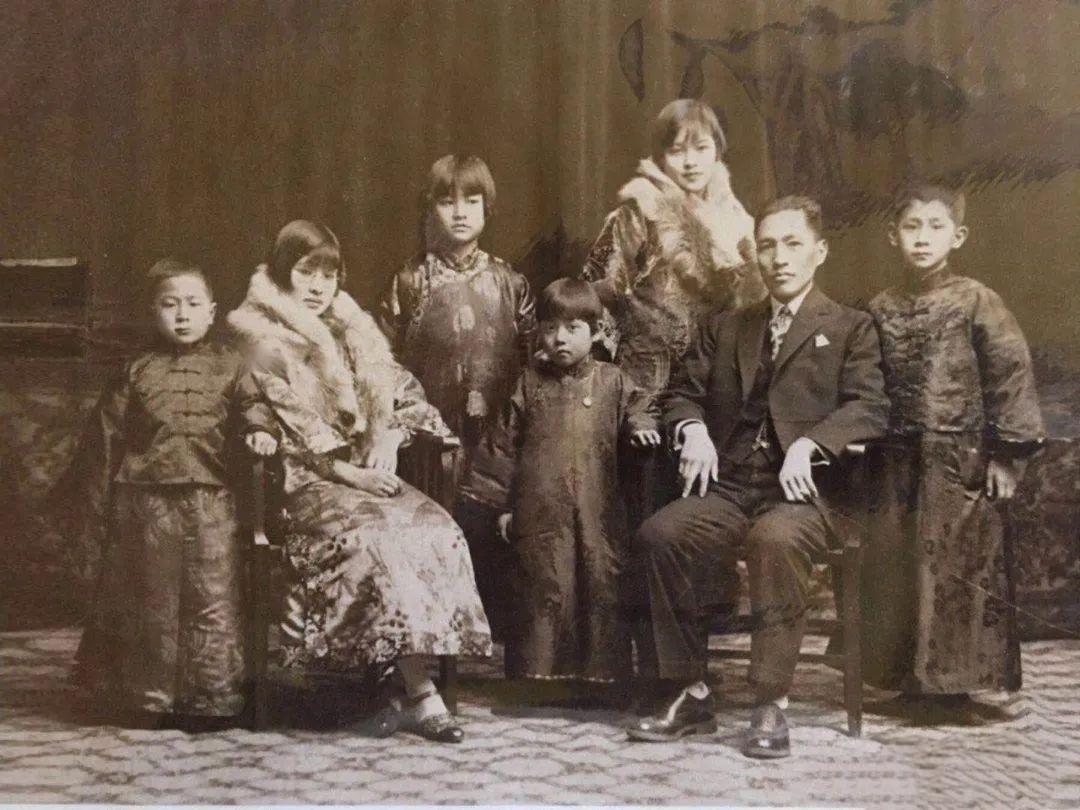 黄金涛（1888年—1957年），字清溪，出生于福建厦门。他曾在厦门英国教会学校