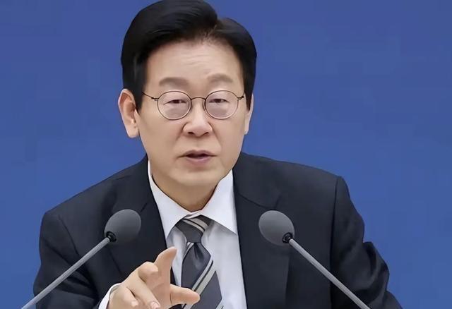 李在明不得了！他前天刚提出构建首尔—平壤—北京高铁构想。韩联社又发文报道：明年初