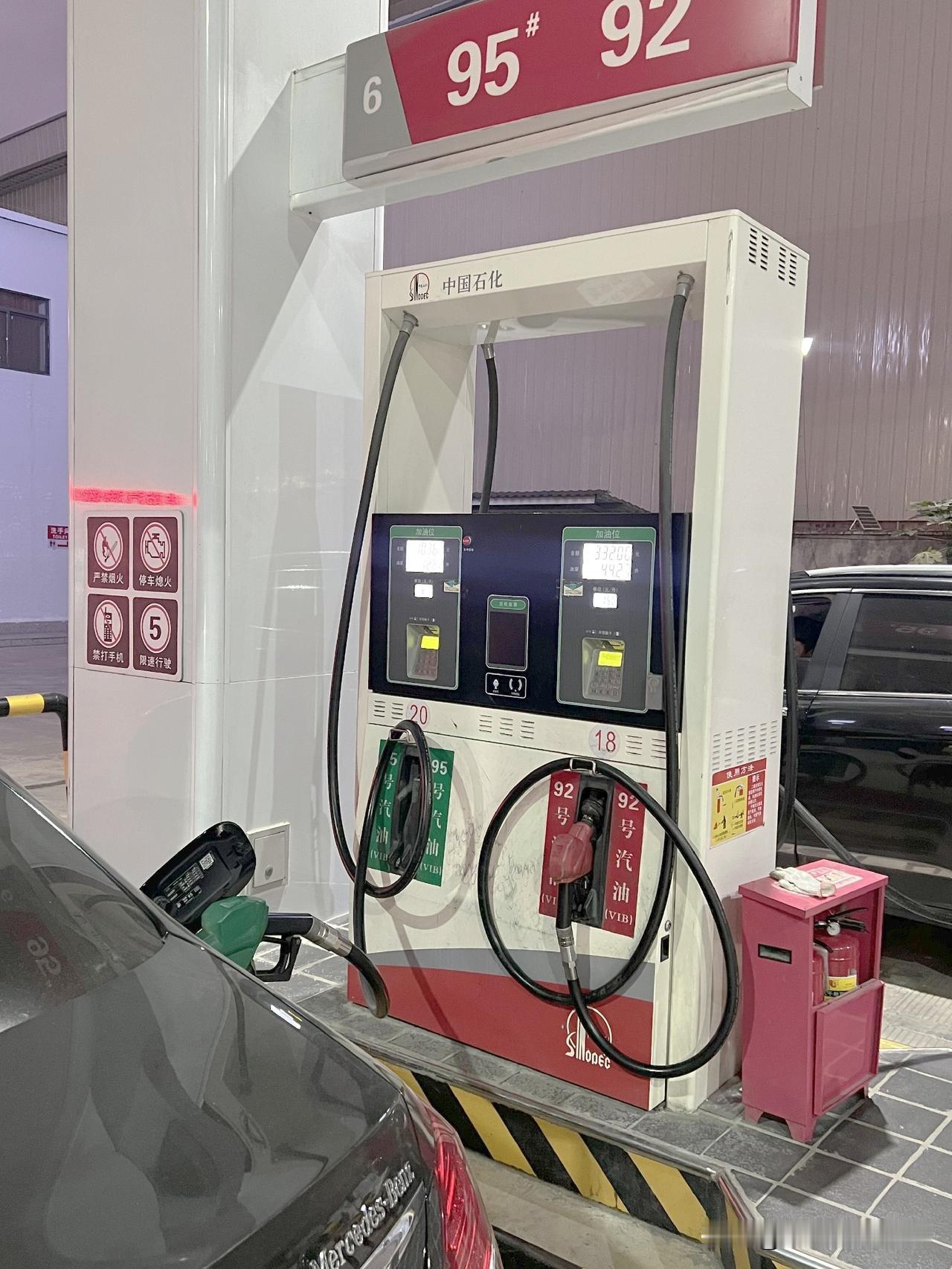 95的车错加92号油，直接开报废？修车老师傅说出大实话！前天我干了一件蠢事，