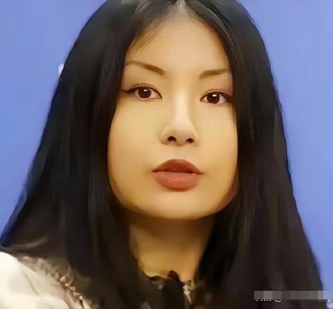 “我痛恨自己长了一张中国脸！”2018年，美国华裔女记者上蹿下跳，抹黑中国，但在