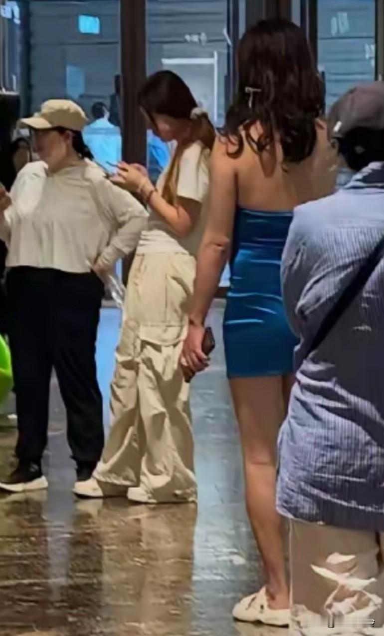 严总以后一直在商场了，赛格一姐真有骨气，这个时候转移阵地去了万象城，说明她不是只