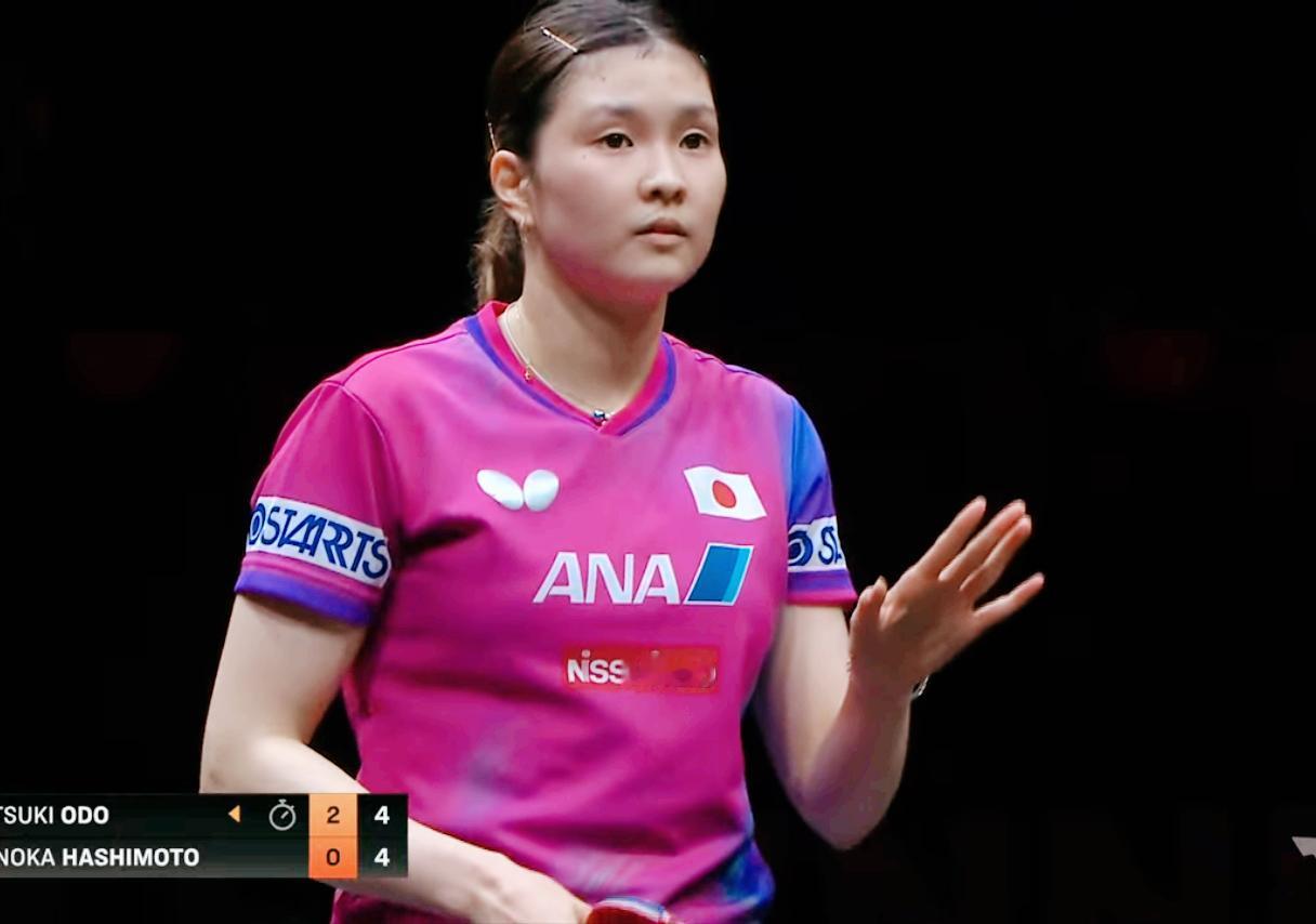 闪光灯连着照！桥本帆乃香和大藤沙月这场球，并没有国乒参加，怎么还有好多次用闪