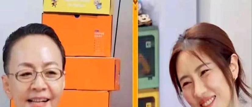 宋丹丹当年黑脸的照片还在网上挂着呢，就因为准儿媳饭桌上递了根烟。可你猜怎么着？