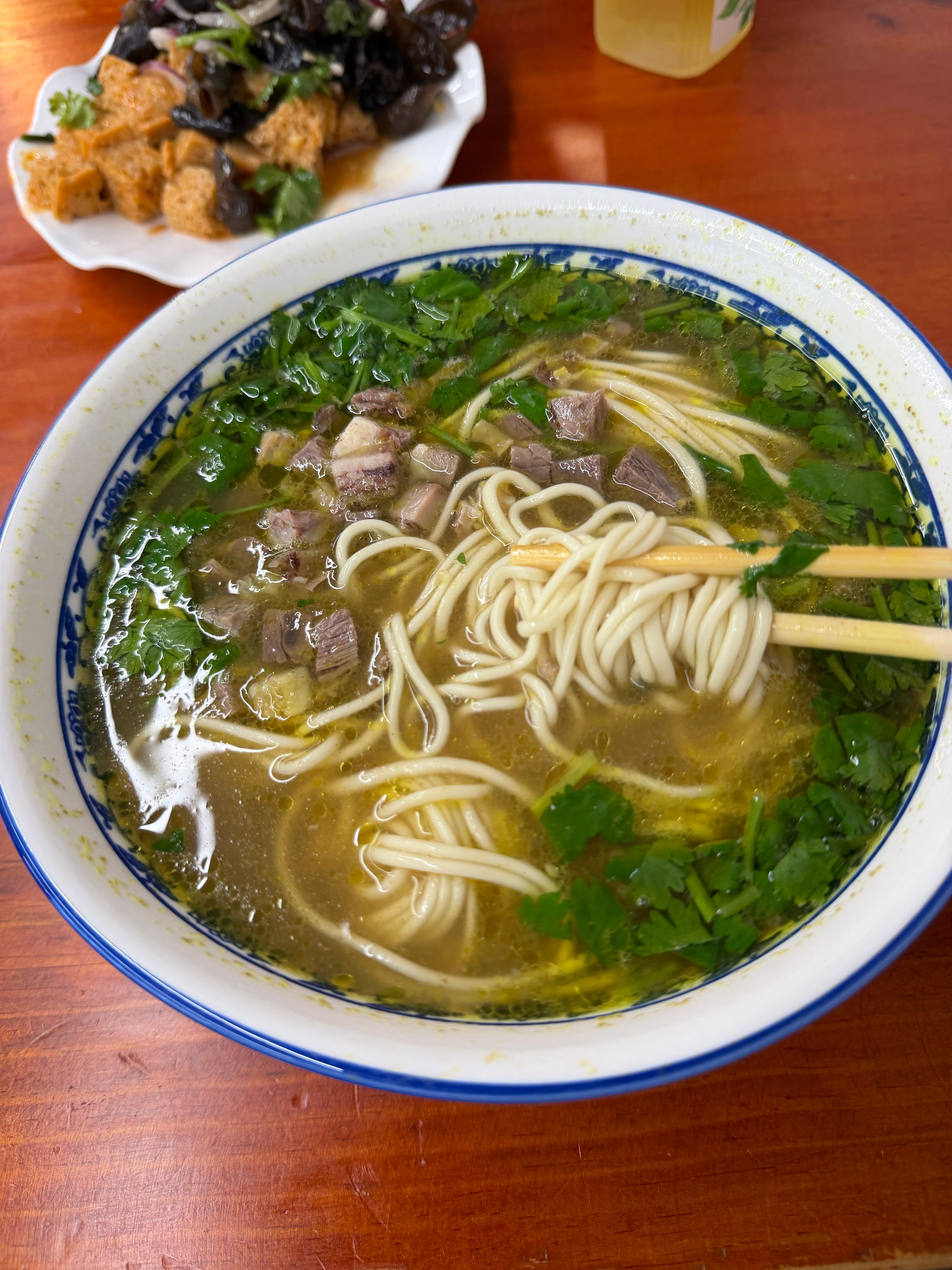 吃个牛肉拉面，回家🐰​​​