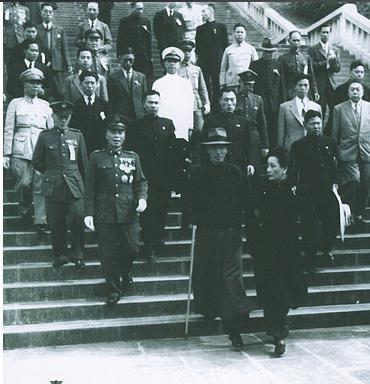 抗战胜利后，钱穆提醒蒋介石，中华民国的首都不能再设在南京了，应该在北京和西安之间