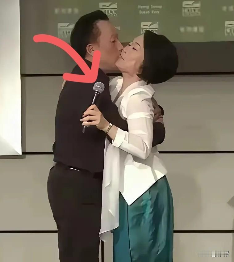 这段视频最近又被翻了出来，看完确实让人有点刷新认知。视频里的男士是易中天，