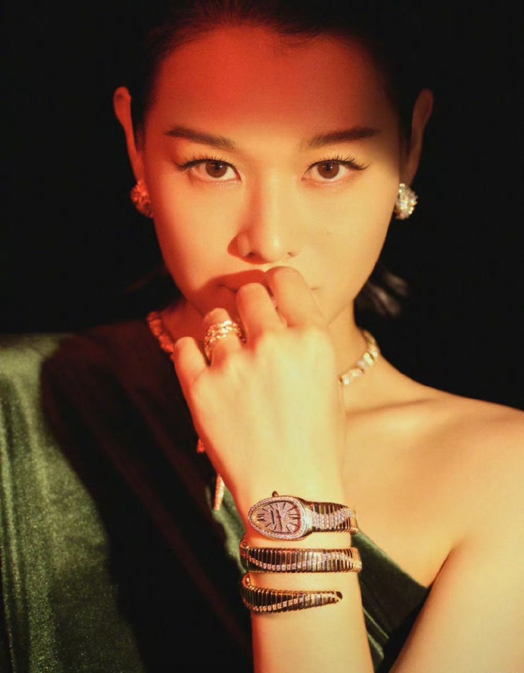 胡杏儿说富婆姐姐是毛坯人生胡杏儿这波凡尔赛太可爱了！《时差一万公里》看片会贴标签