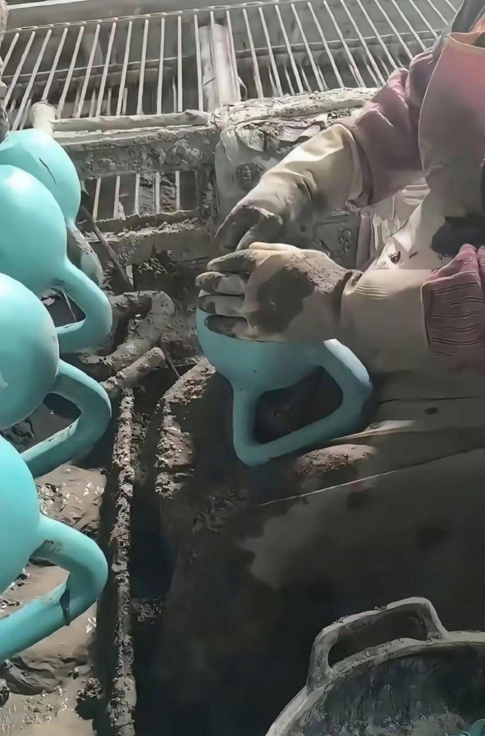 不是，这玩意居然是水泥填灌的?