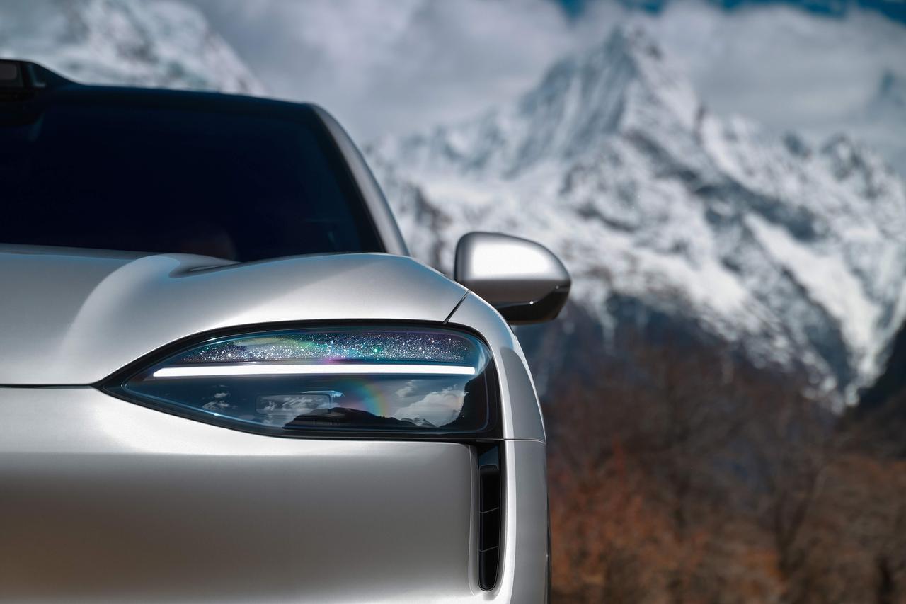 说实话，以前觉得辅助驾驶就是高速用用，城里走走停停还得自己来。直到看见问界M6过