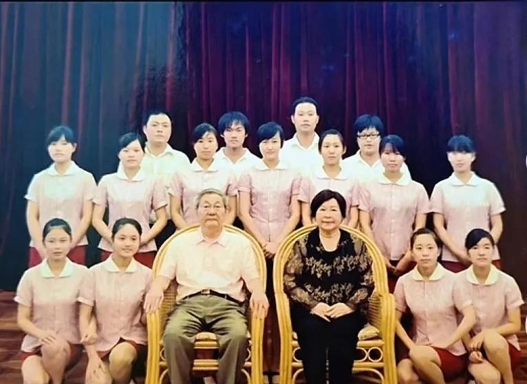 #记录我的2025#二零一零年的一张珍贵老照片，距今己经有十五年了，第一次见到
