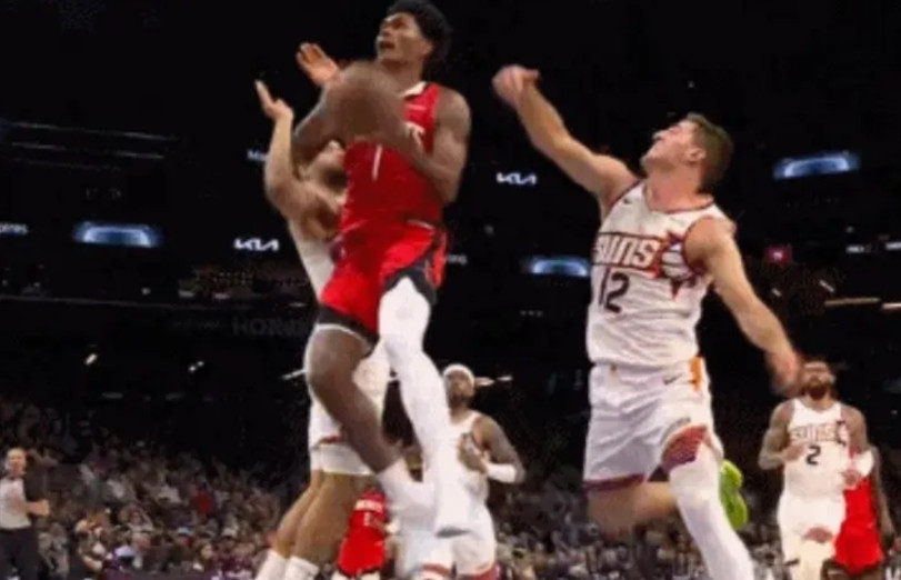 火箭客场大胜太阳赛后总结第一、申京老毛病又犯了。赛季开始的几场，申京表现确实