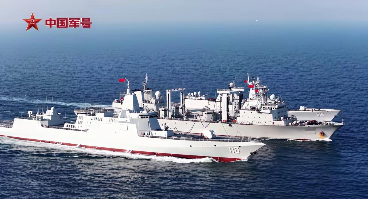 最新型055型万吨大驱弦号“110”，服役于东海舰队，目前已经开始单独编队训练。
