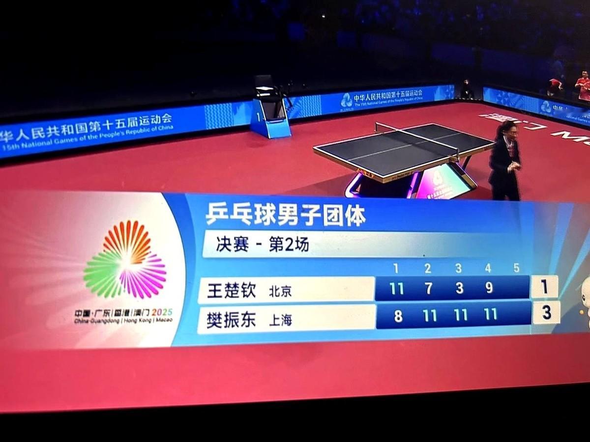 最后一球丢了的时候，我心里“咯噔”一下。真替王楚钦可惜。整个场子，加油声几乎