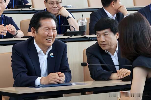 韩国执政党党内内讧爆发！亲郑清来阵营集体炮轰参选党首的金民锡7月6日，韩国共