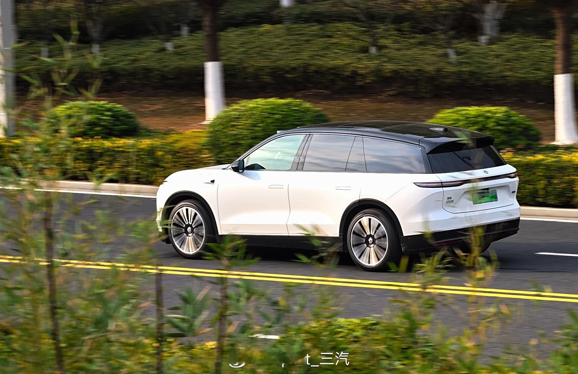 蔚来世界模型Banyan3.3.0升级完，出去按照老路线走了两圈，以前的老问题