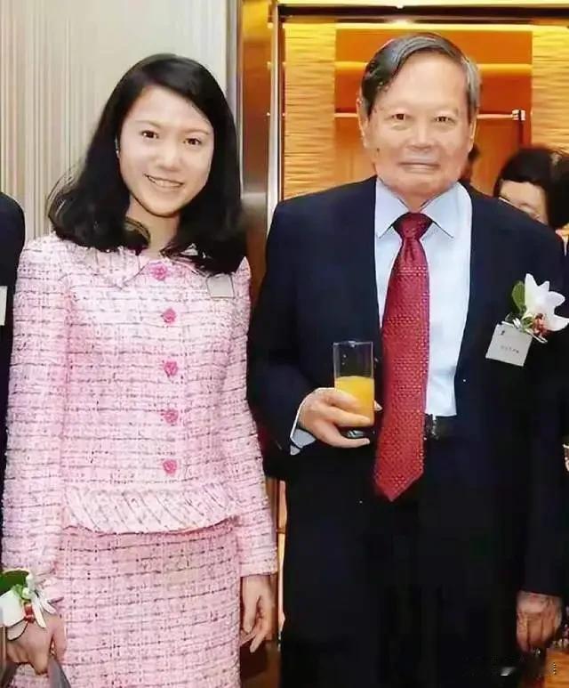 翁帆估计不会再结婚了不是因为她是杨振宁的遗孀没人敢娶，也不是因为她年龄大不能生