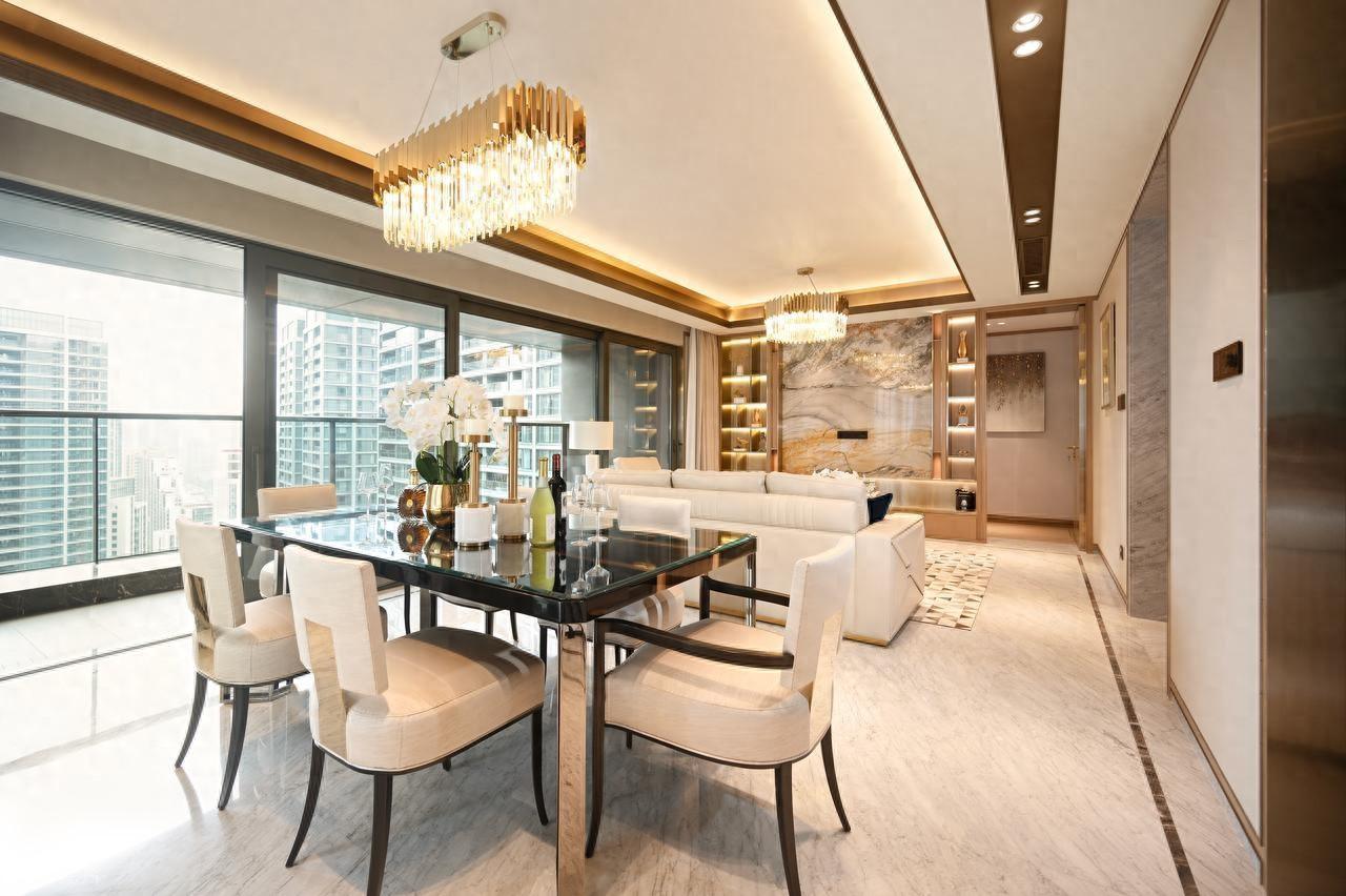 横厅这几年确实越来越火，很多新楼盘都把横厅当主打卖点。我当初买房时，销售带我看了