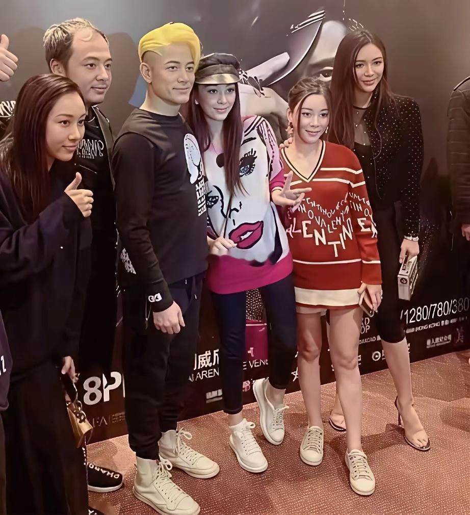 方媛和蔡天凤同样是娇小玲珑型美女​​​