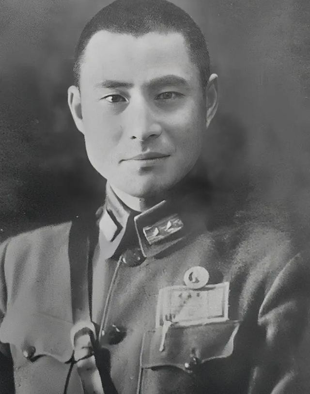 1943年，黄维发现军粮发霉还掺了大量砂石后，在向重庆反映无果后，给军政部长何应