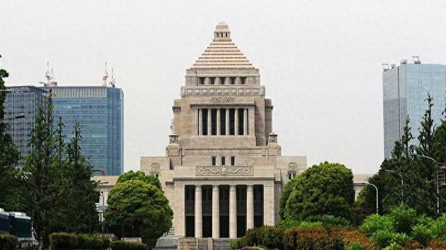 日本: 多名前首相接连批评高市早苗错误言论