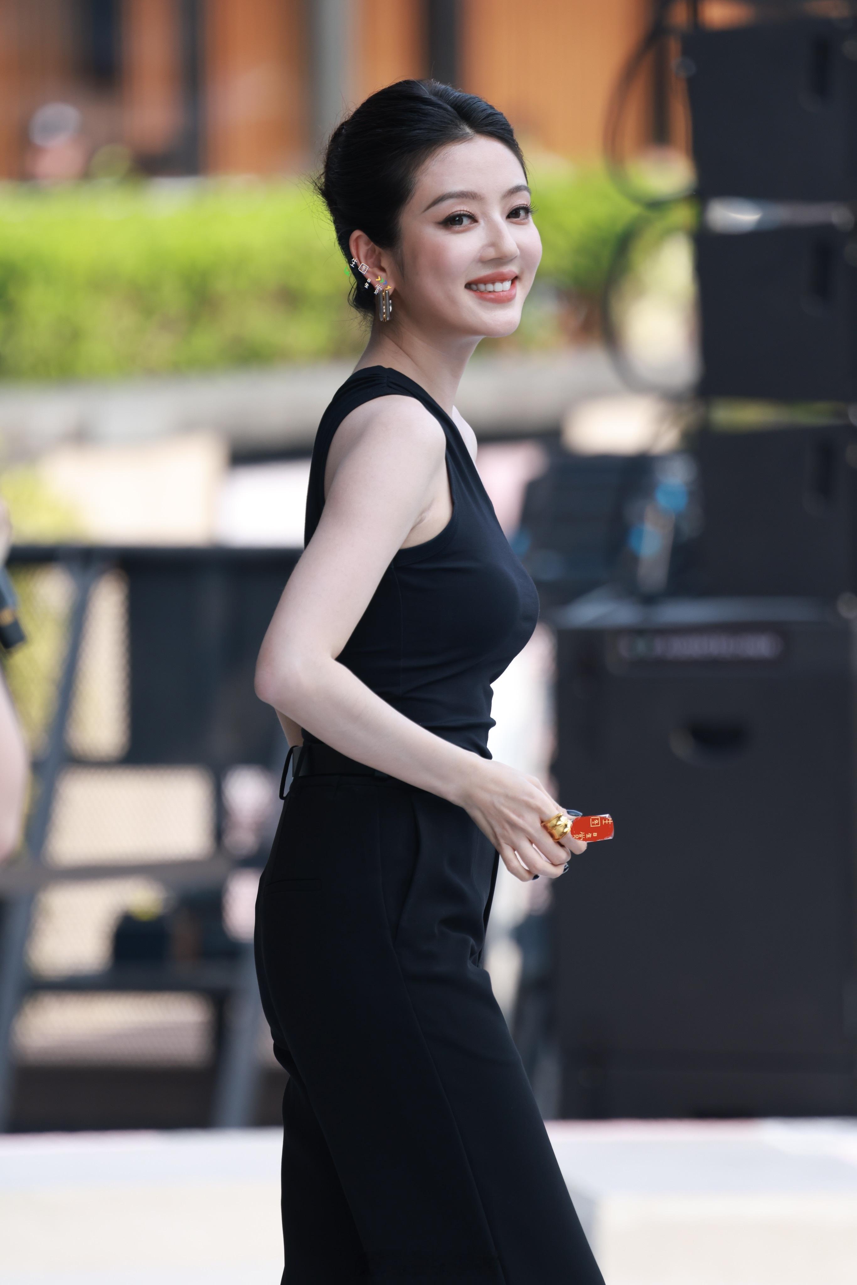 何瑞贤今天线下活动美妆达人已上线💄​​​