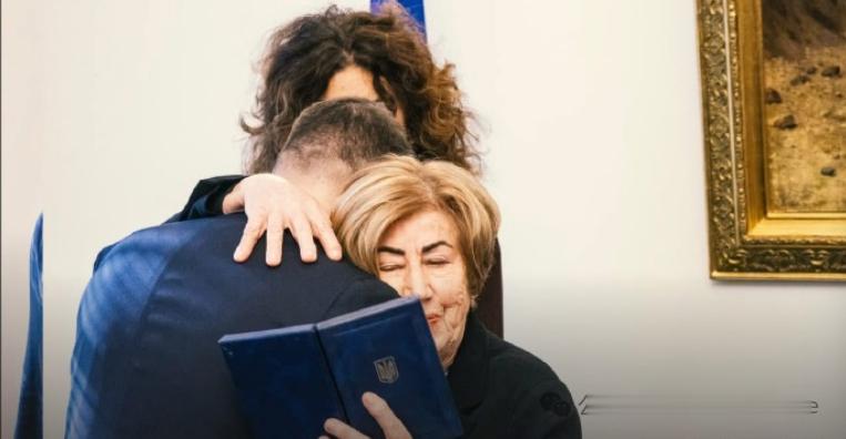 马里乌波尔的抵抗是战争初期乃至整场战争中最为关键、也最为动人心弦的史诗，正是因为