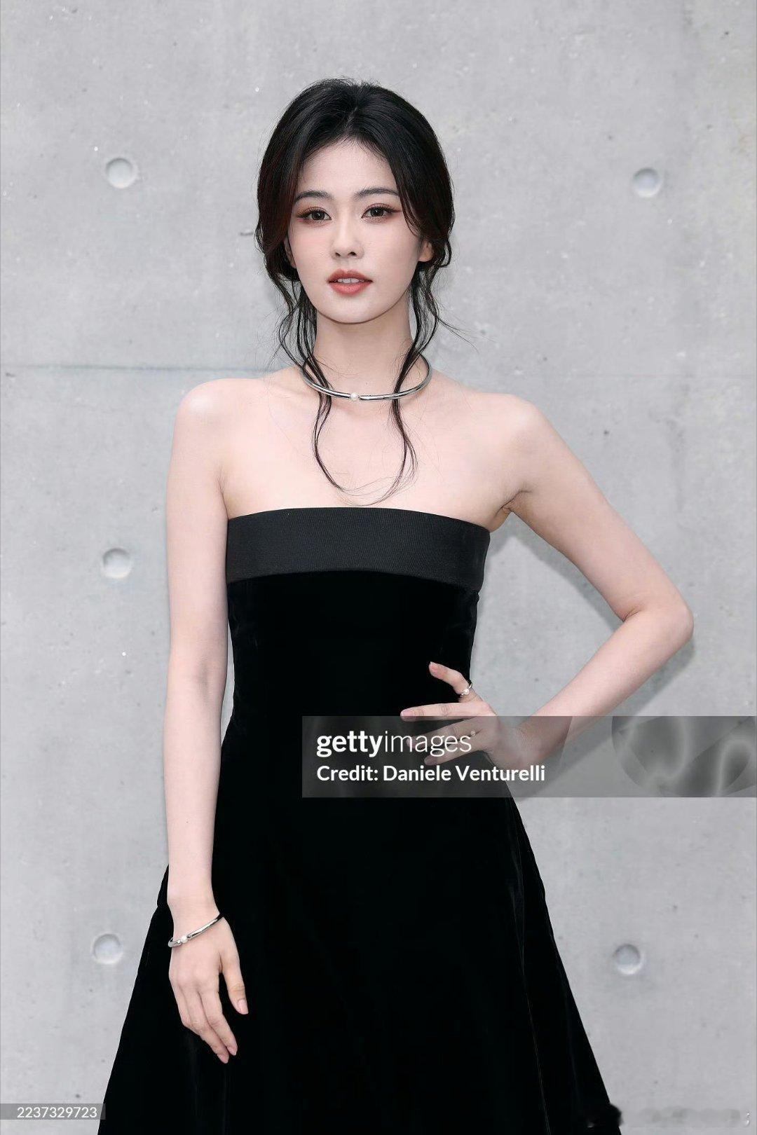 白鹿、鞠婧祎时装周G社生图两个美女就这样轻松闪耀米兰白鹿鞠婧祎米兰​