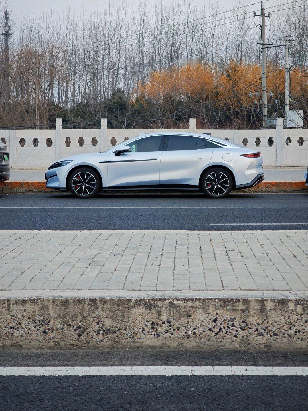 汉L的侧面帅极了