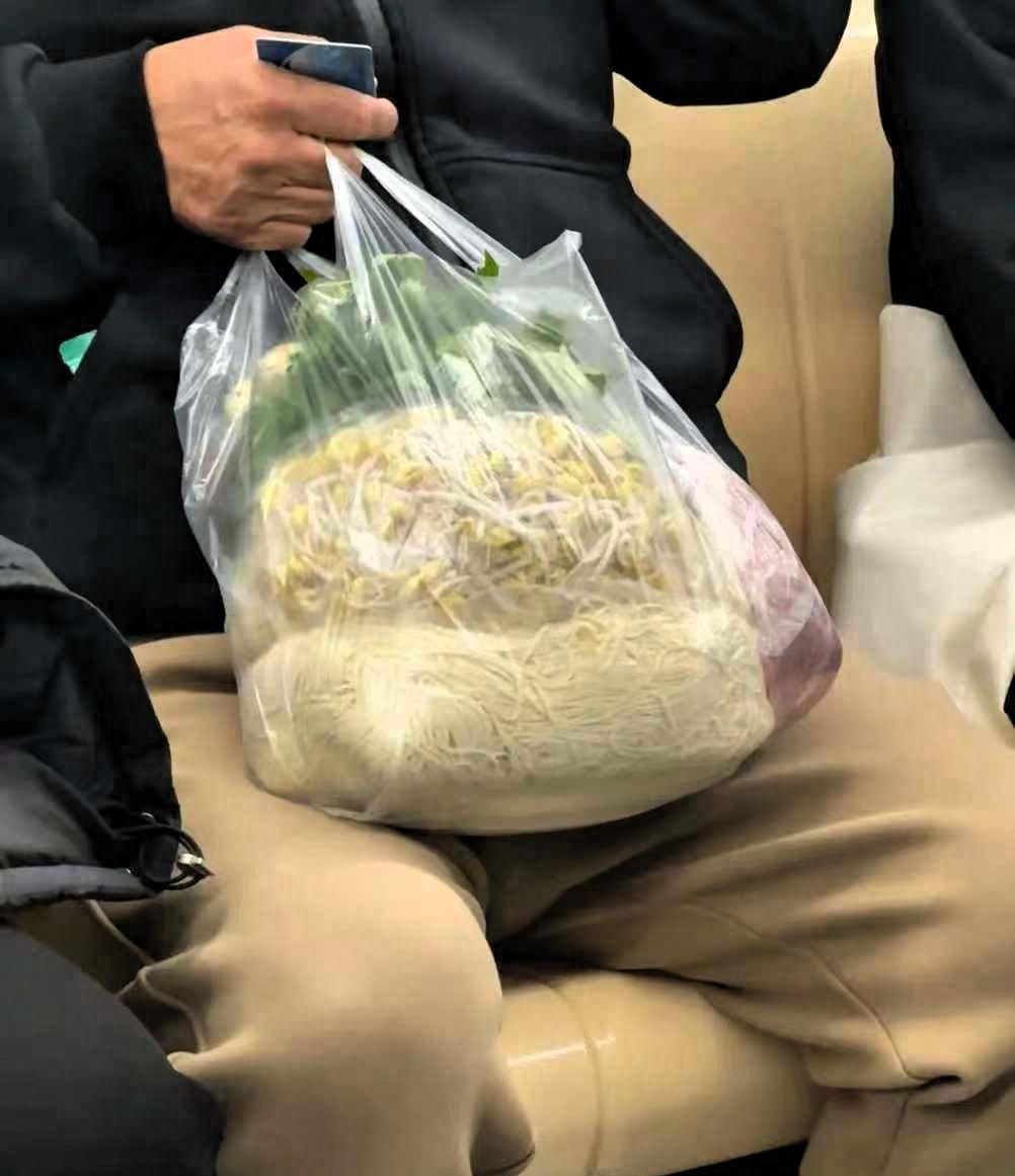 工地上新来位河南厨师，焖面条成了食堂的“常客”，三天两头就能吃到，吃多了确实有点