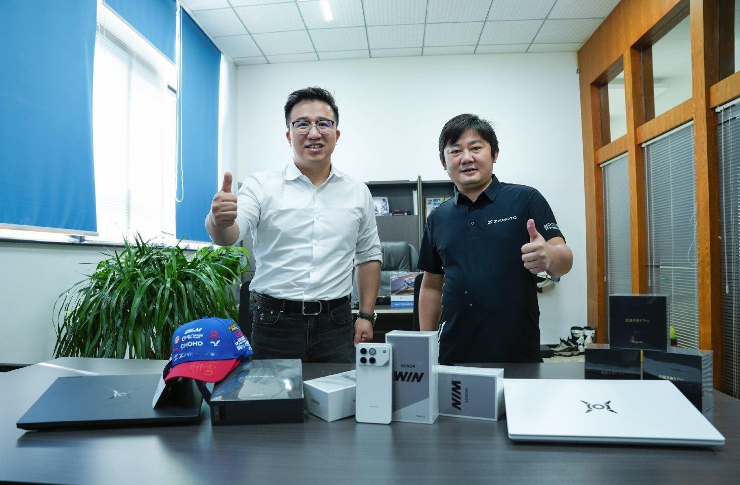 去年10月，张雪还没火的时候，我看到张雪的访谈，当时就感觉这哥们的讲话风格，甚至