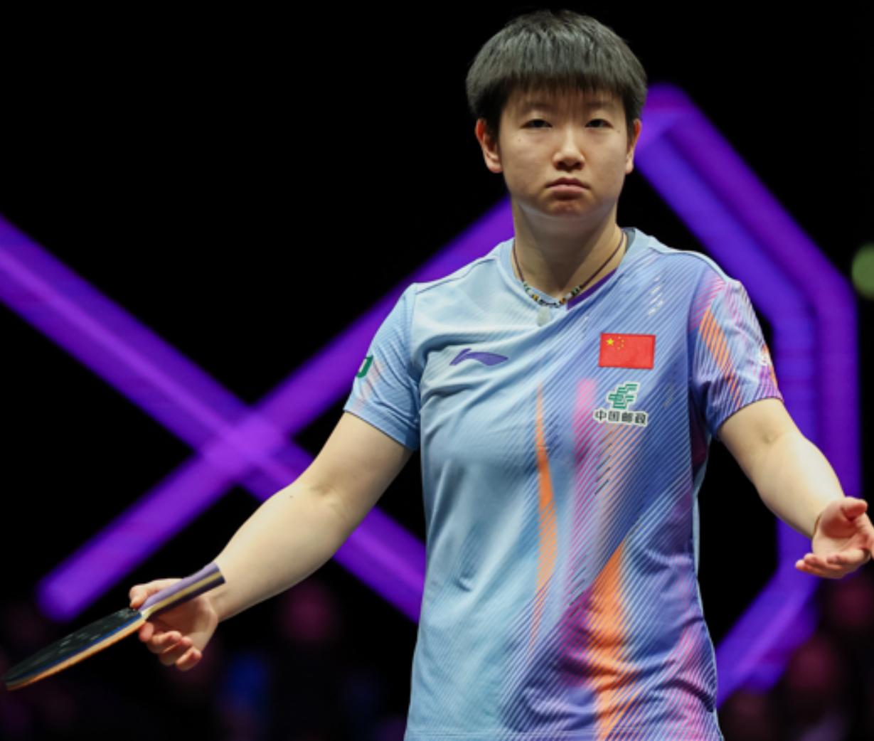 20岁蒯曼的改变：从喊孙颖莎“那女的”到改口“莎姐”1比10！世界第一孙颖莎