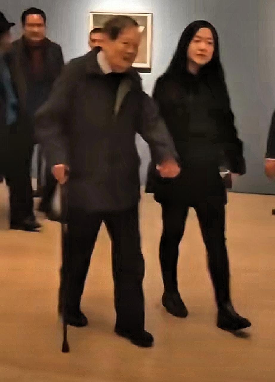 翁帆这二十年婚姻，很多人羡慕，但很少人真正懂。她不是嫁进了豪门，而是走进了