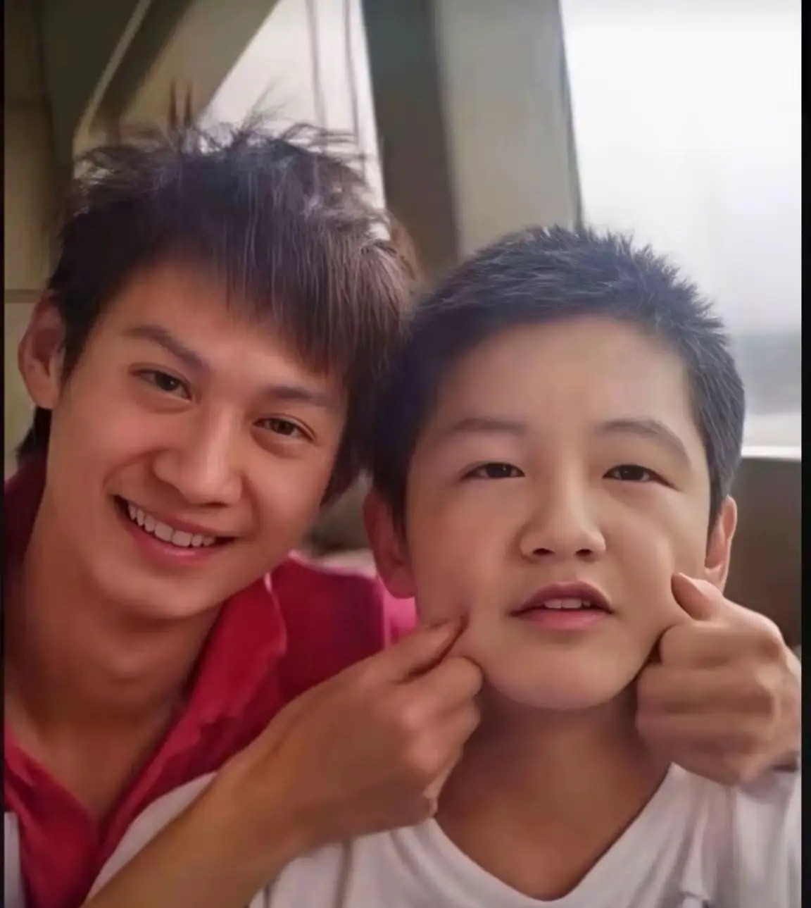 笑哭😂周雨叫暂停，和教练说想赢一局，把解说都给逗笑了。周雨赛前给