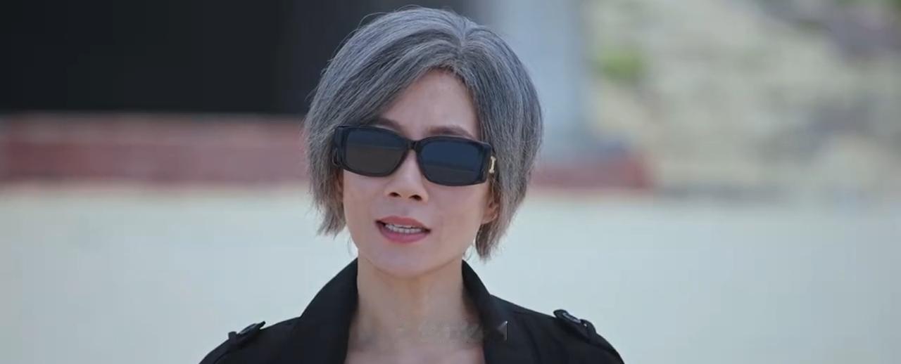 505其中的3000万原来是他的……《迷墙》女大佬李槿出狱了，刚刚出狱就去了清