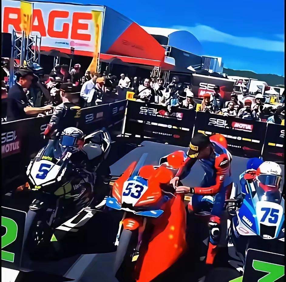 瓦伦丁这哥们真能处。赛场上有个细节，他居然拒绝了法国国旗，接过中国国旗，认真地系