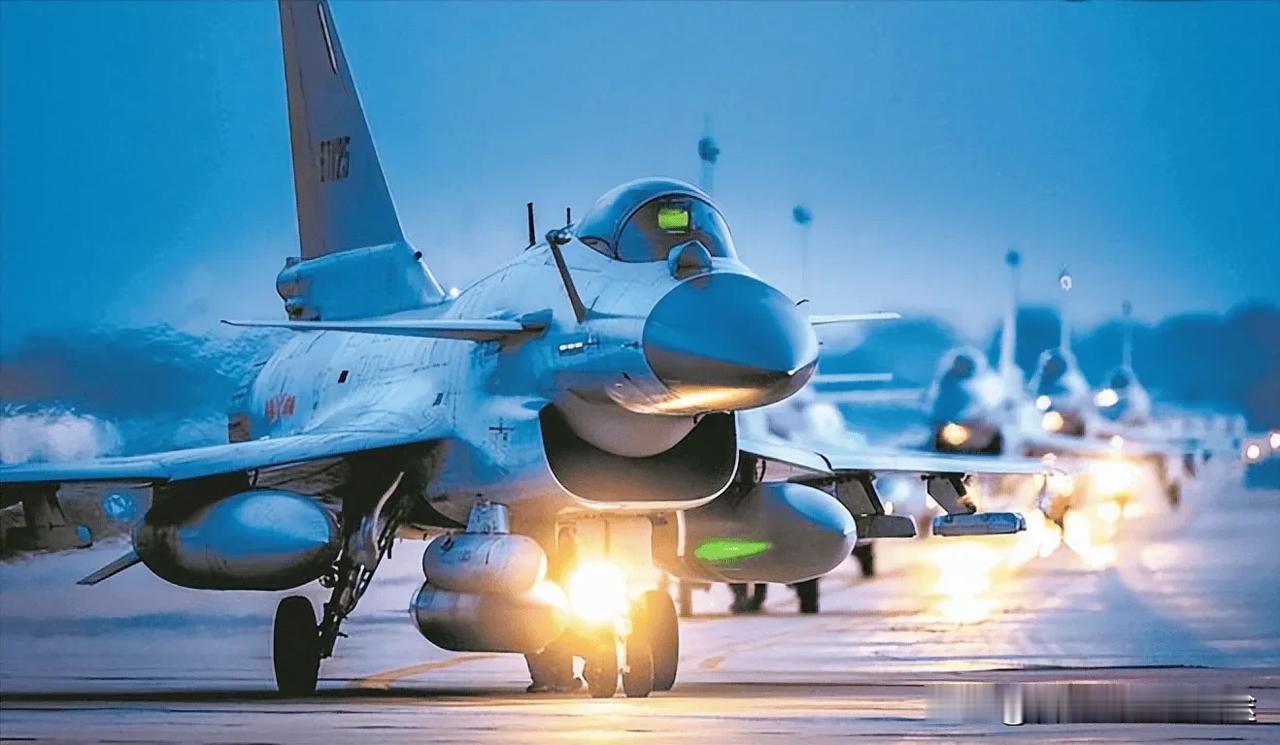 歼10C“击落”隐身机！中国空军亮出新底牌，美日韩傻眼了？2025年8月4