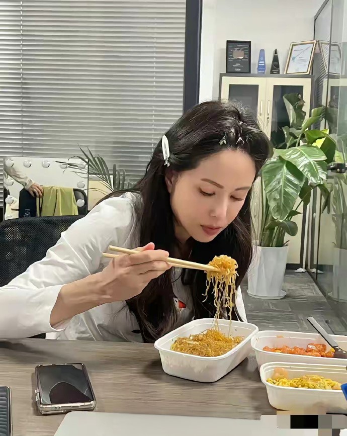 原来李若彤能保持这么好的状态，是经常吃这些清淡的东西