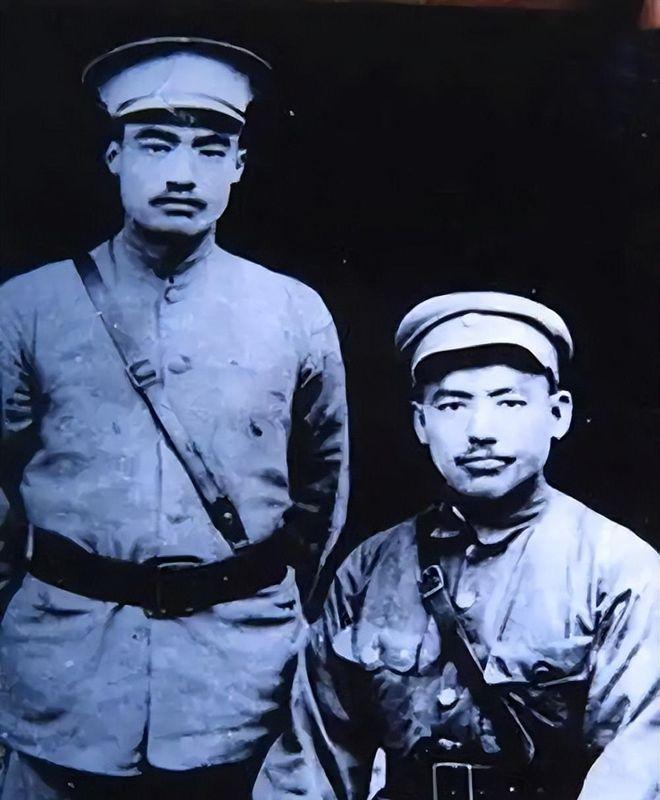 1944年，马步青在其胞弟马步芳的排挤下，不仅丢了兵权，还被免去了职务，马步青为