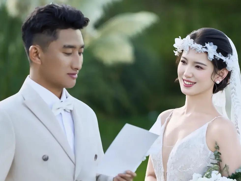 我想说，“香格里拉宋慧乔”永宗的婚纱照，拍得太好看了。这种自然的美，真不