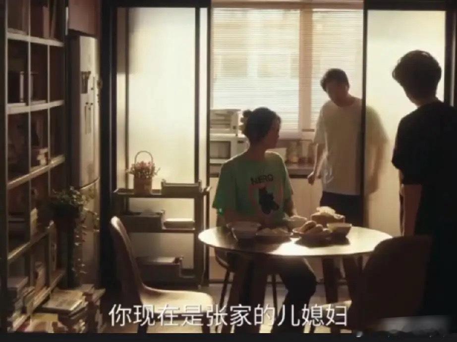 《四喜》许知夏拿了给孩子上钢琴课的钱给妹妹去救人，这让丈夫张浩很不满张浩觉得先顾