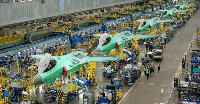 美国人现在终于知道害怕了，前空军参谋长四星级上将布郎说：中国的六代机虽然可怕，但