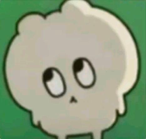 一位大哥坐在海底捞，面前一锅清水咕噜咕噜，旁边摞着七个小料碗，香菜牛肉粒堆成小山